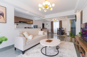 Airy Apartment with Gym, Stunning View at Riverside